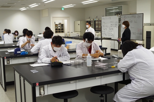 2023年度授業参観_応用生物科学科バイオコース2年生